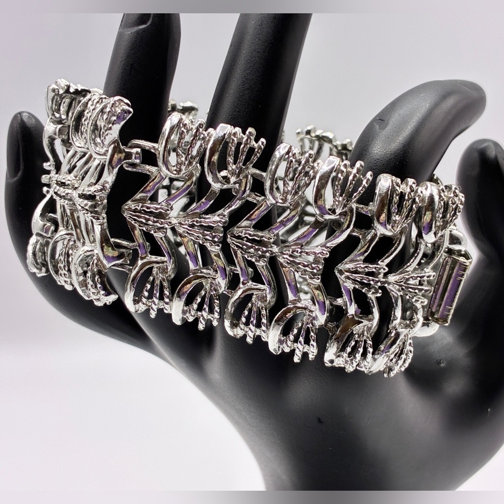 Vintage Chunky Silver Tone Bracelet with Silver Fringe Ends 7” Inches